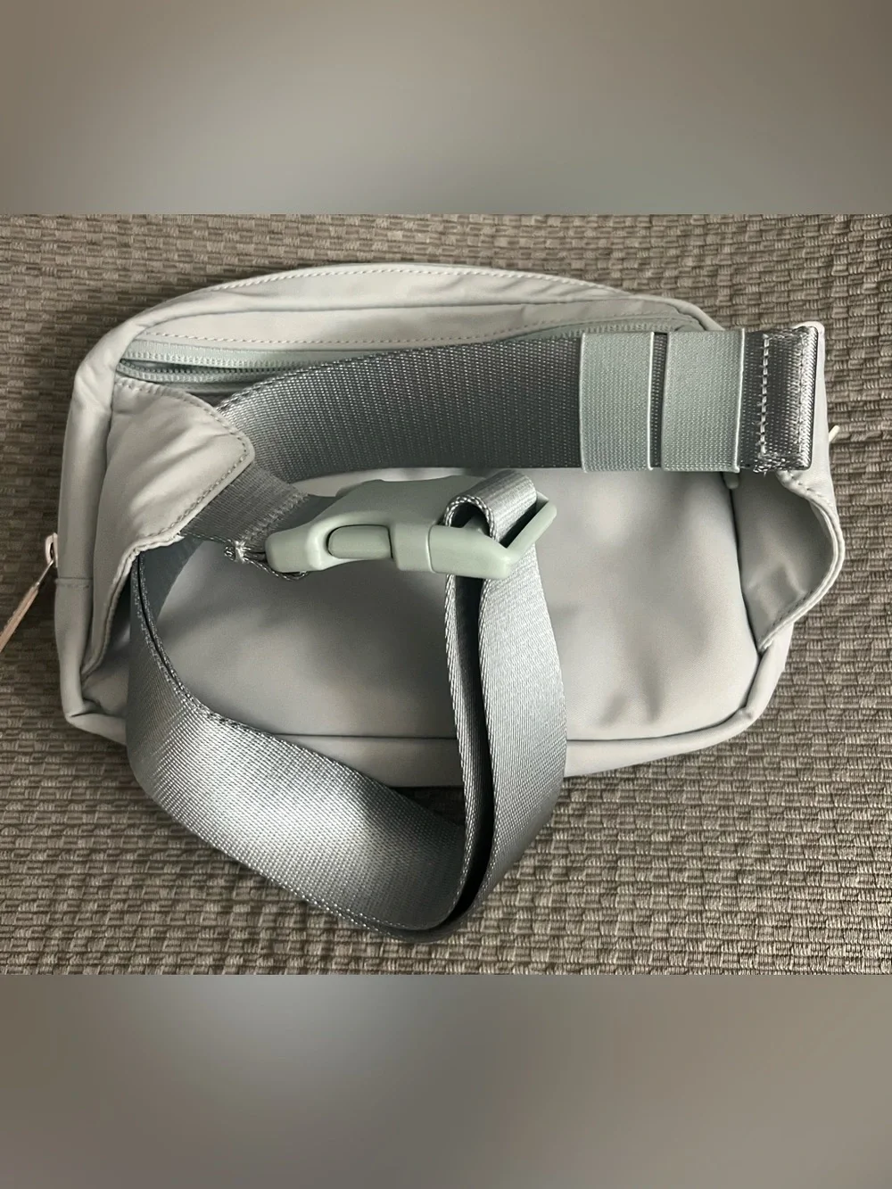 lululemon athletica 2L Beltbag in Pelican
